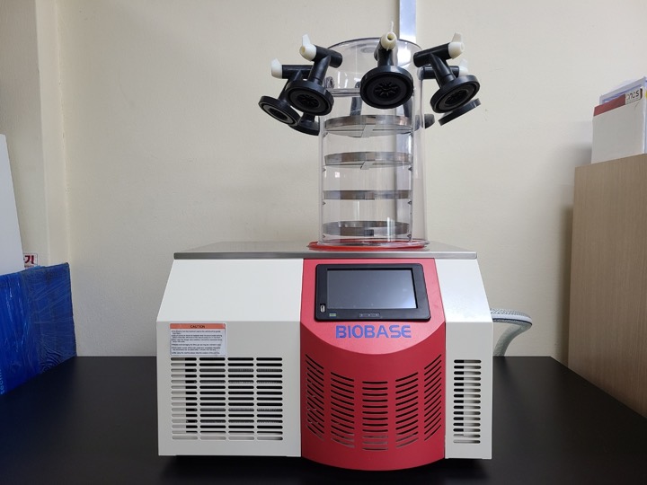 Freeze dryer for porous nanomaterial preparation